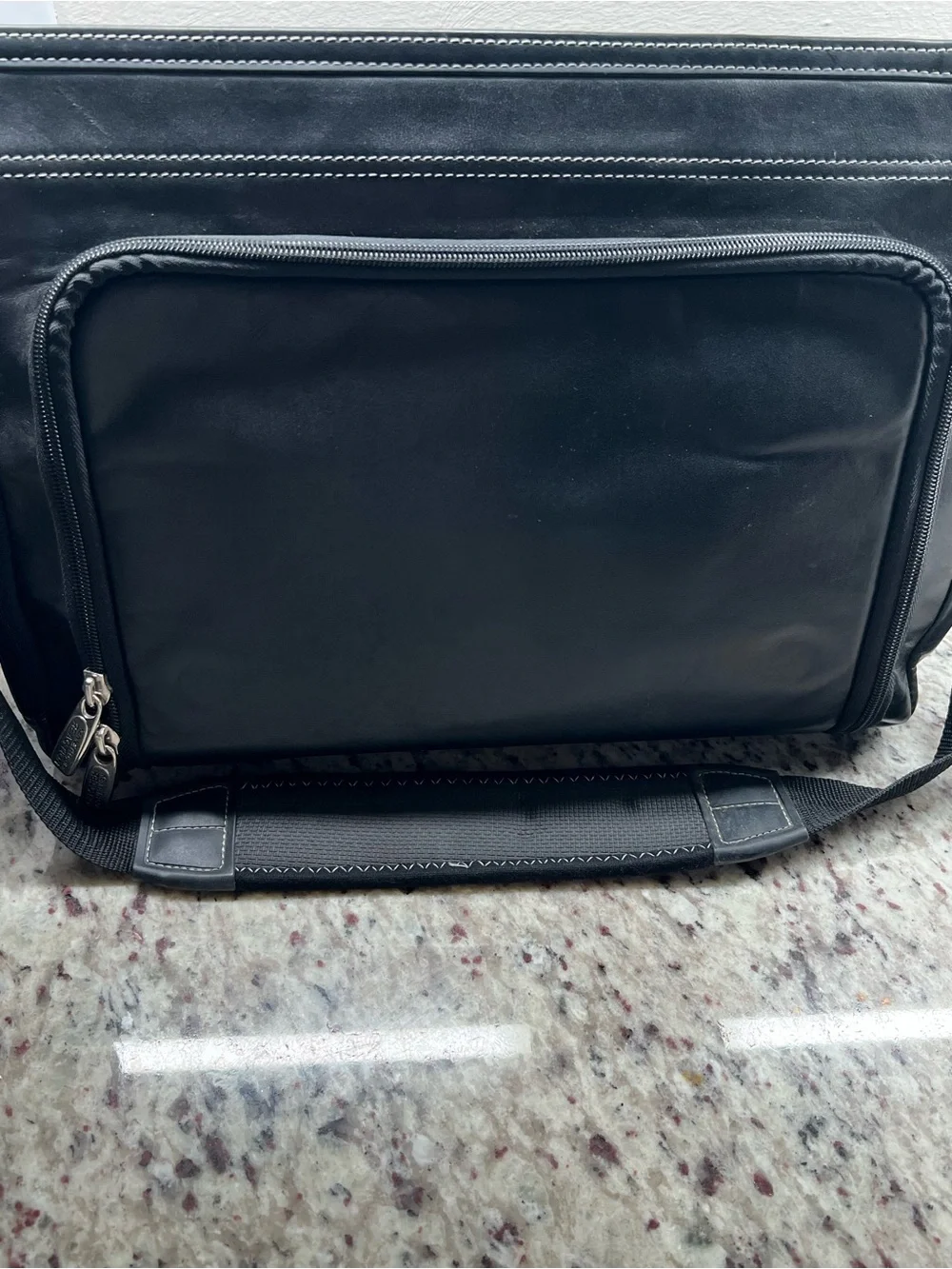 Kenneth Cole Reaction Black Leather Messenger Bag
